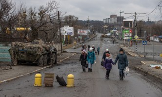 Обсаденият украински град Мариупол на ръба – храната свършва, няма вода, топло и ток