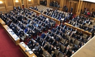 Депутати от ГЕРБ влязоха в спор с председателя на парламента