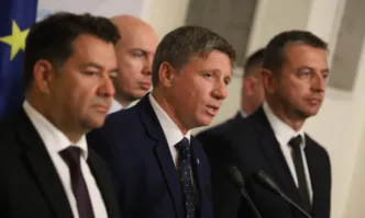 Министърът на транспорта избягал от въпросите за назначението на народен