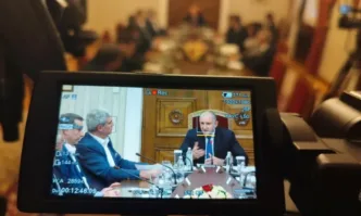 Президентът каза че всеки ден се моли да даде властта