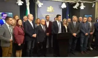 Петков заяви че Борисов му звъннал да се извини че