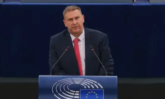 Емил Радев: Съществува опасност от терористични атаки в България, а в момента се обезглавяват службите за сигурност