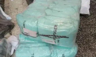 Над 11 584 текстилни изделия чанти колани спортни обувки и