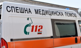 Тролейбус се удари в стълб в София, има пострадал