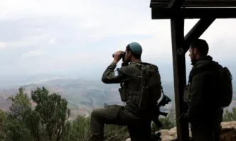 Израелските военни заявиха в събота че са ударили 16 ирански