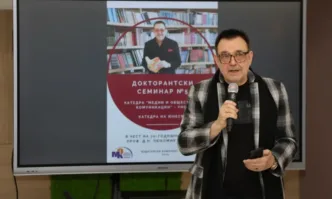 Проф Стойков е създател на българската телевизионна модна журналистика и