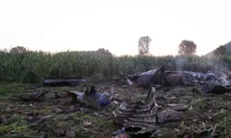 Експертите които разследват катастрофата на товарния самолет в Северна Гърция