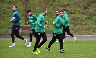 Напрежение на старта на подготовката на Берое Тълпа фенове не