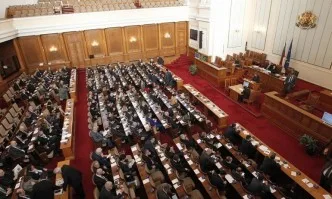 Партийната субсидия от 1 лев влиза за окончателно гласуване в парламента