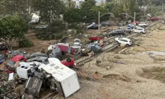 Спасителните операции продължават 95 станаха жертвите на вероятно най смъртоносното наводнение