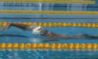 Българин подобри световния рекорд от 12 часа плуване без прекъсване (ВИДЕО)