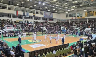 България победи драматично Швеция в евроквалификация по баскетбол