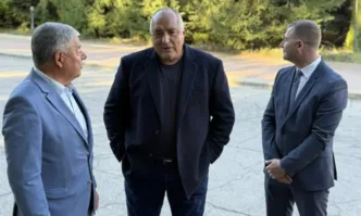 Лидерът на ГЕРБ Бойко Борисов заедно с военния министър Атанас