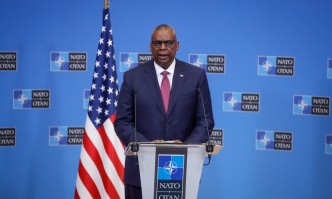 Министърът на отбраната на САЩ пристигна в България