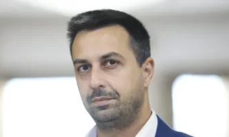 Деян Николов: Директорът с камерите в тоалетните, първо до Васил Терзиев и после обратно в училище