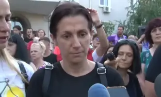 Към момента нямам нищо казано от нея Единственото което прави