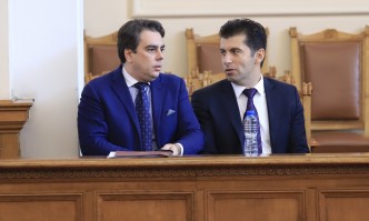 Подкрепата за управляващата коалиция се свива смятат Румяна Коларова и