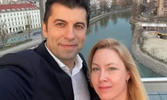 Кирил Петков и съпругата му Линда си пуснаха селфи от