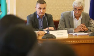 Кирил Петков отново не се яви на комисията Gemcorp, остави сам енергийния министър