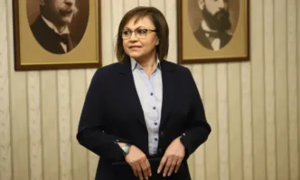 Асен Василев заби нож в гърба на Корнелия Нинова с