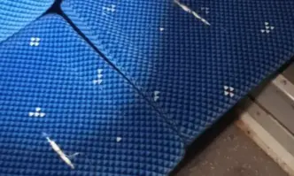 Чисто нови претапицирани седалки във вагон който е пуснат в