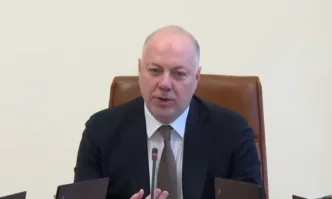 С историческата препратка че в не толкова далечната по думите