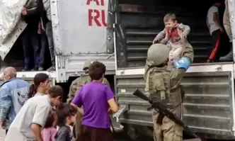 Нарастващ поток от етнически арменски бежанци бягат от Нагорни Карабах