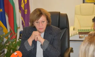 Кметът Корнелия Маринова: Обгазяването на Ловеч трябва да спре!