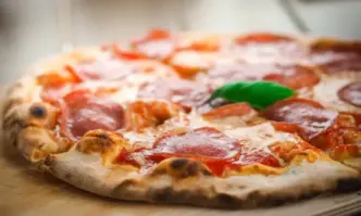 През декември 2023 година цената на купените в магазин пица