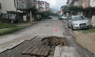 Три улици в Петрич са непроходими след падналия дъжд (СНИМКИ)
