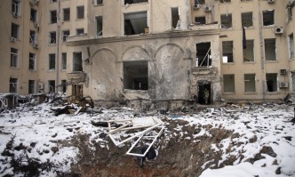 Руските сили атакуваха самолетния завод Антонов, центърът на Харков е в руини (ВИДЕО)
