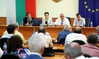 Борисов към кметовете в Пазарджишко: Ще компенсираме хората, говорете с тях за опасността от Африканската чума