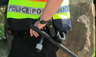 Австралийската полиция арестува 14 годишно момче след намушкване с нож довело