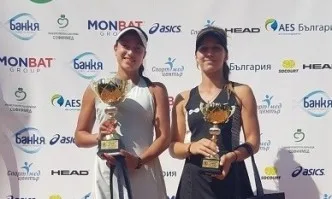 Аршинкова и Топалова се класираха на четвъртфиналите на двойки в Австрия