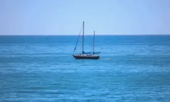 Морска мина изплува на плаж северно от Балчик Морето е