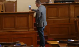 11 годишно момиче от дом за деца иска или не вече