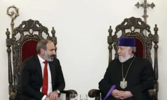 Арменският премиер Никол Пашинян е предложил да покаже пениса си