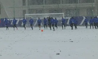 Снежна тренировка за Левски преди мача с Черно море