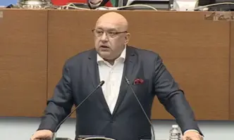 В един от последните дни на кабинета в оставка Народното