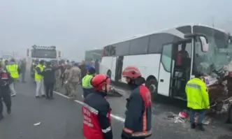 10 жертви и десетки ранени при верижна катастрофа в Турция (ВИДЕА)