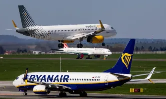 Ryanair отчете скок в печалбата, но предупреди за несигурност заради конфликта в Близкия изток
