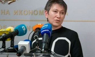 Везиева за скандала в ДКК: Уронват престижа на Министерството на икономиката, ще искам оставки
