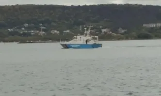 Подновено е издирването на моряци от атакувания с дрон кораб на 17 мили от Крапец