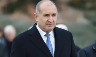 Неприемливо е думите да противоречат на действията а церемониите да