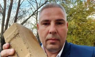 От Фейсбук профила на Методи ЛаловПолитическото дилетантство в две снимки Днес