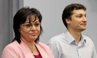 Зарков срещу Нинова: Би било гротескно да не се приеме оставката ѝ