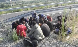 Заловиха 55 мигранти в камион на АМ Тракия