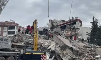 Френското сатирично списание Шарли Ебдо предизвика възмущение след карикатура във връзка