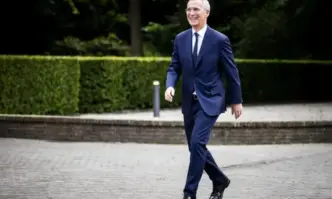 Генералният секретар на НАТО Йенс Столтенберг разговаря с българския премиер