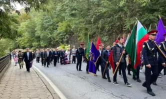 Националният трибагреник се развя над хълма Царевец във Велико Търново